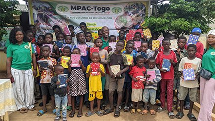 Don de fourniture scolaire aux élèves